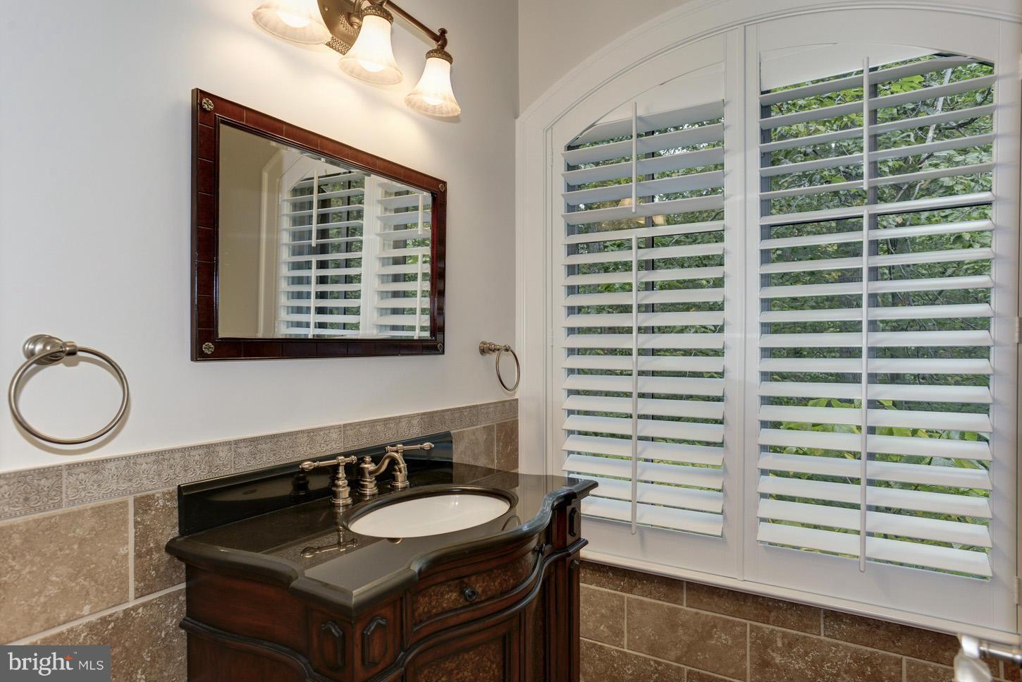 9305 Kendale Road Potomac, MD 20854 - Photo 17 of 30 Bath