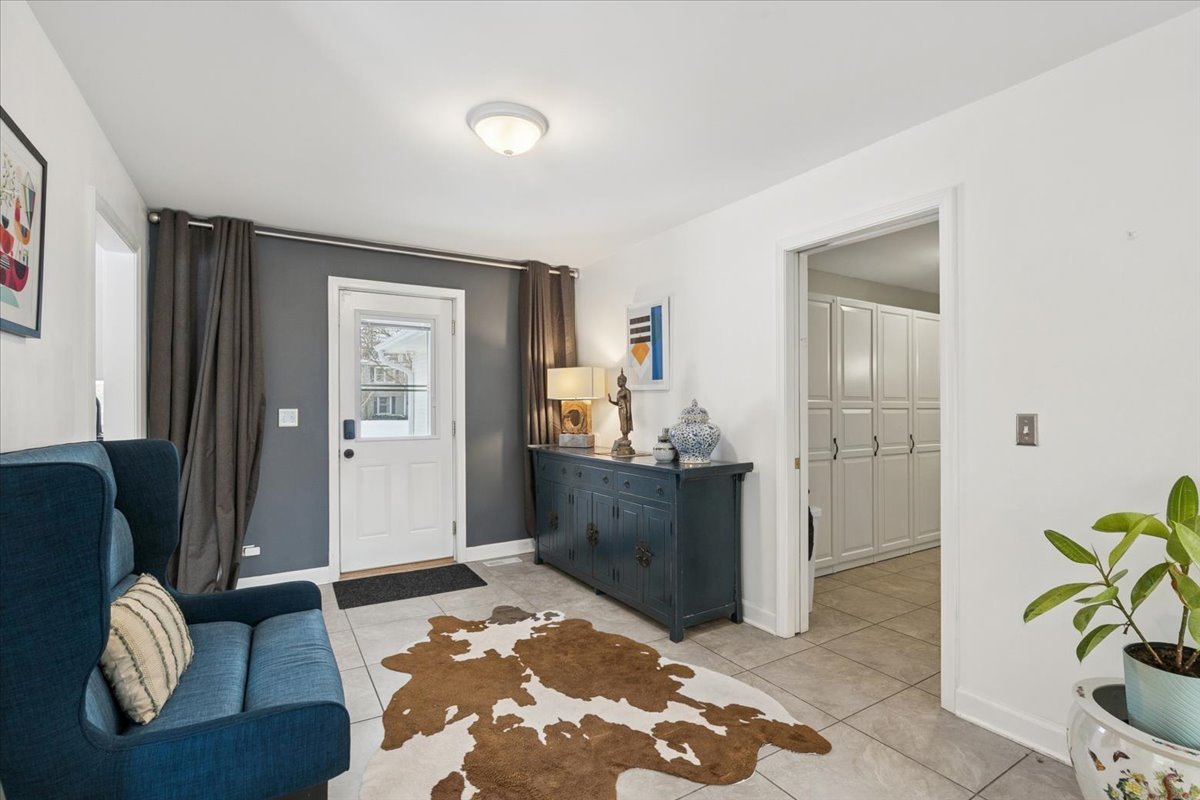 825 Highview Terrace Lake Forest, IL 60045 - Photo 2 of 32