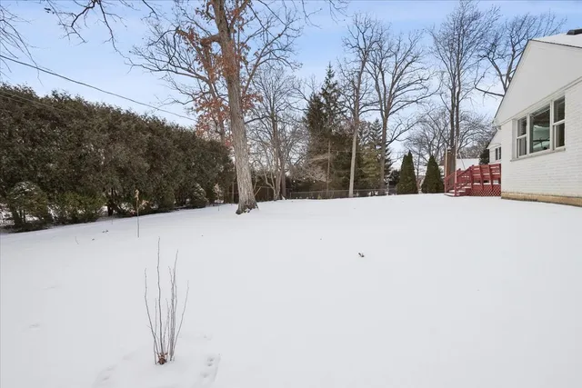 $7,500 | 825 Highview Terrace, Lake Forest, IL 60045