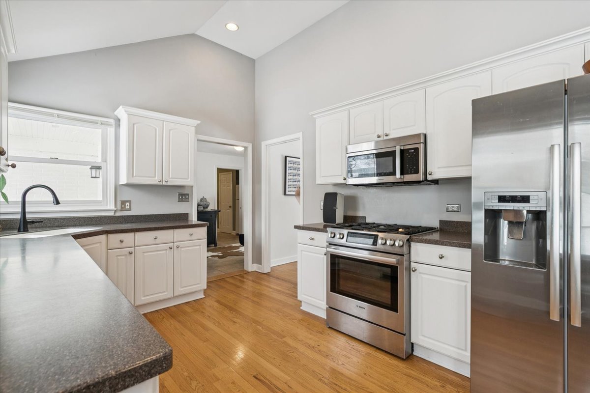 825 Highview Terrace Lake Forest, IL 60045 - Photo 6 of 32