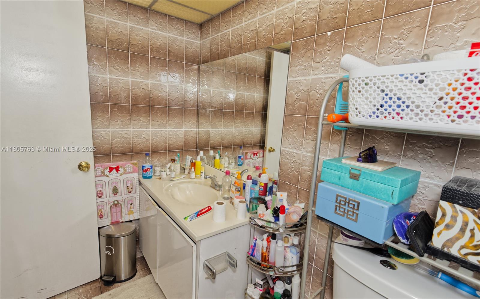 1750 West 46th Street, Unit 503 Hialeah, FL 33012 - Photo 15 of 24