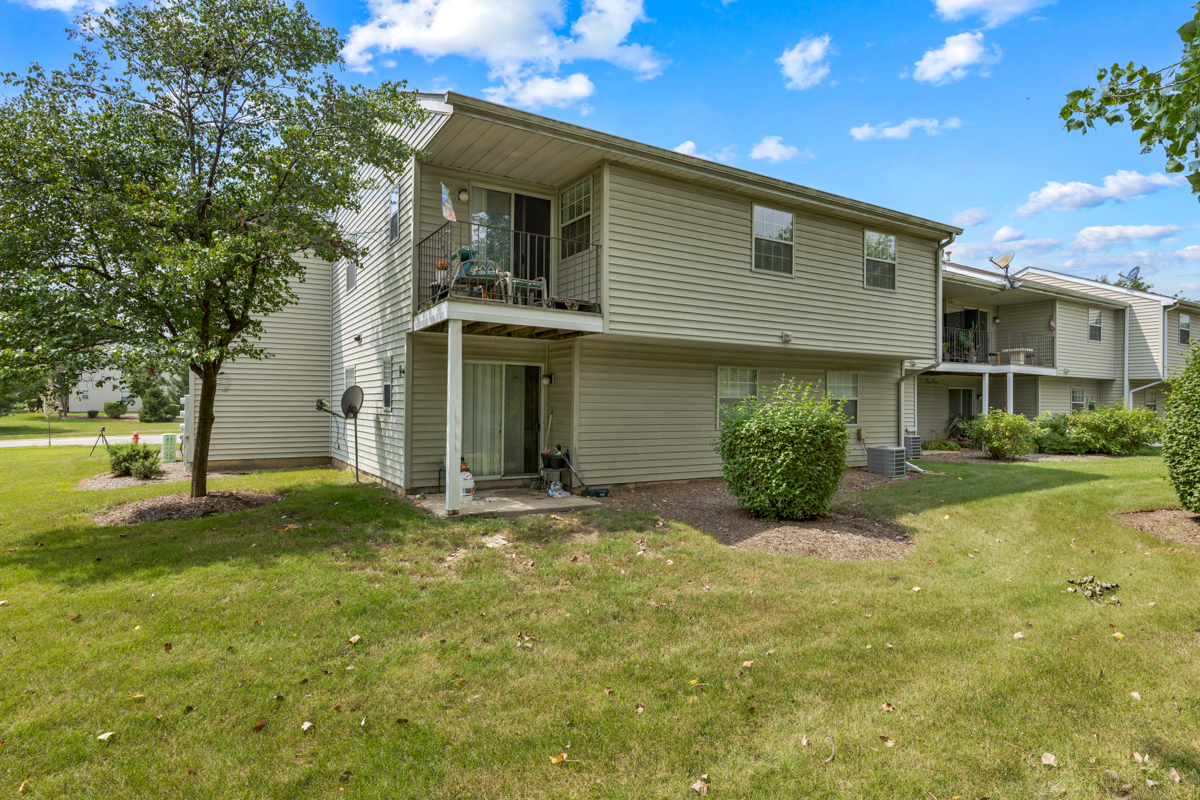 86 Gant Circle, Unit D Streamwood, IL 60107 - Photo 12 of 16 a view of a house with a yard