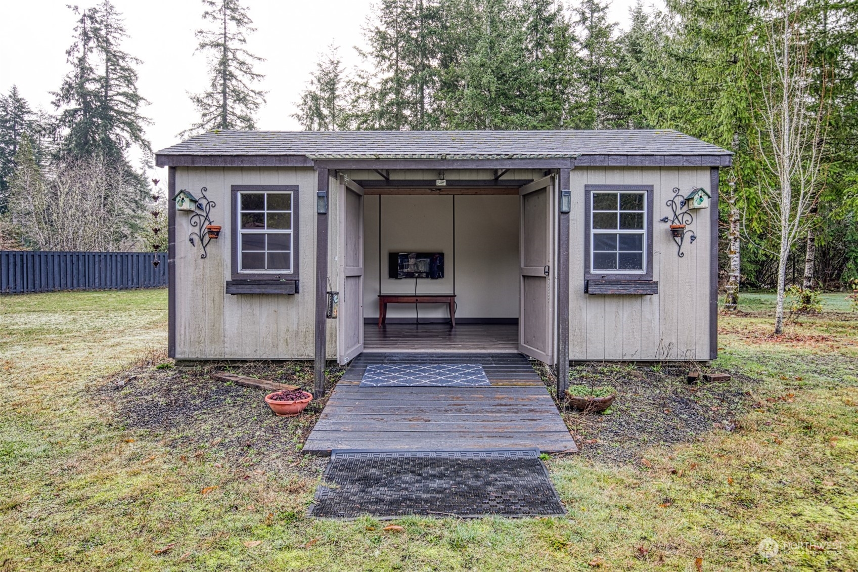 123 South Union Road Elma, WA 98541 - Photo 25 of 30 a front view of a house with a garden