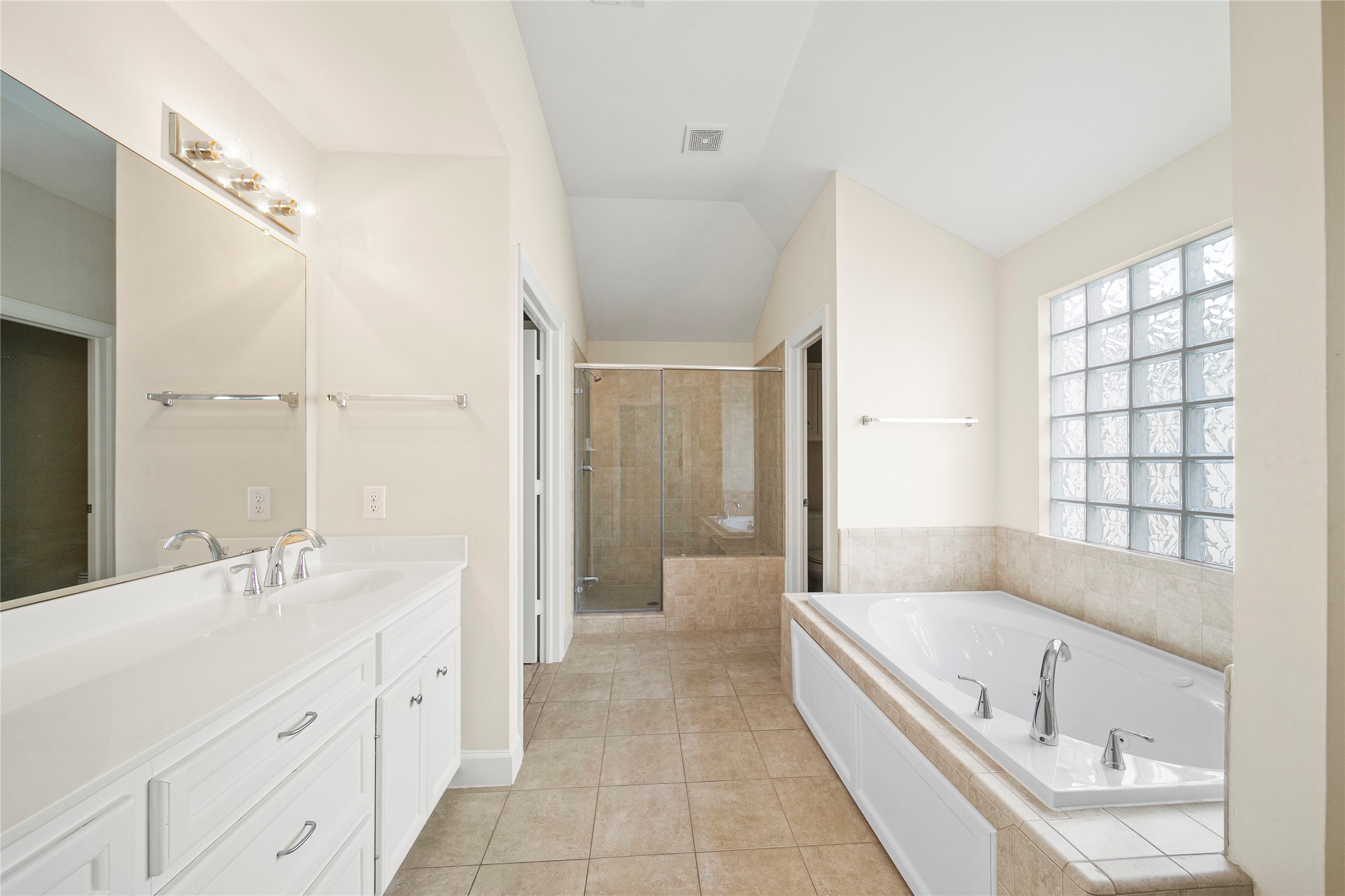 3726 Main Poplar Drive Houston, TX 77025 - Photo 15 of 25 a spacious bathroom with a tub sink and mirror