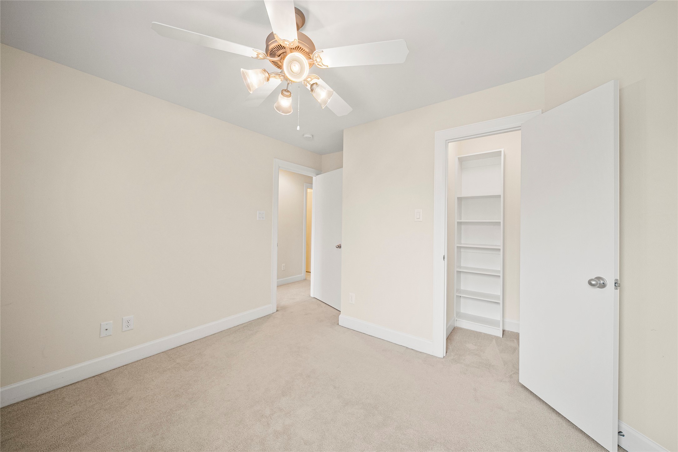 3726 Main Poplar Drive Houston, TX 77025 - Photo 19 of 25 an empty room with a bathroom