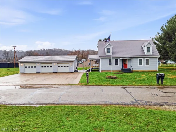 $295,000 | 512 North Street, Duncan Falls, OH 43734