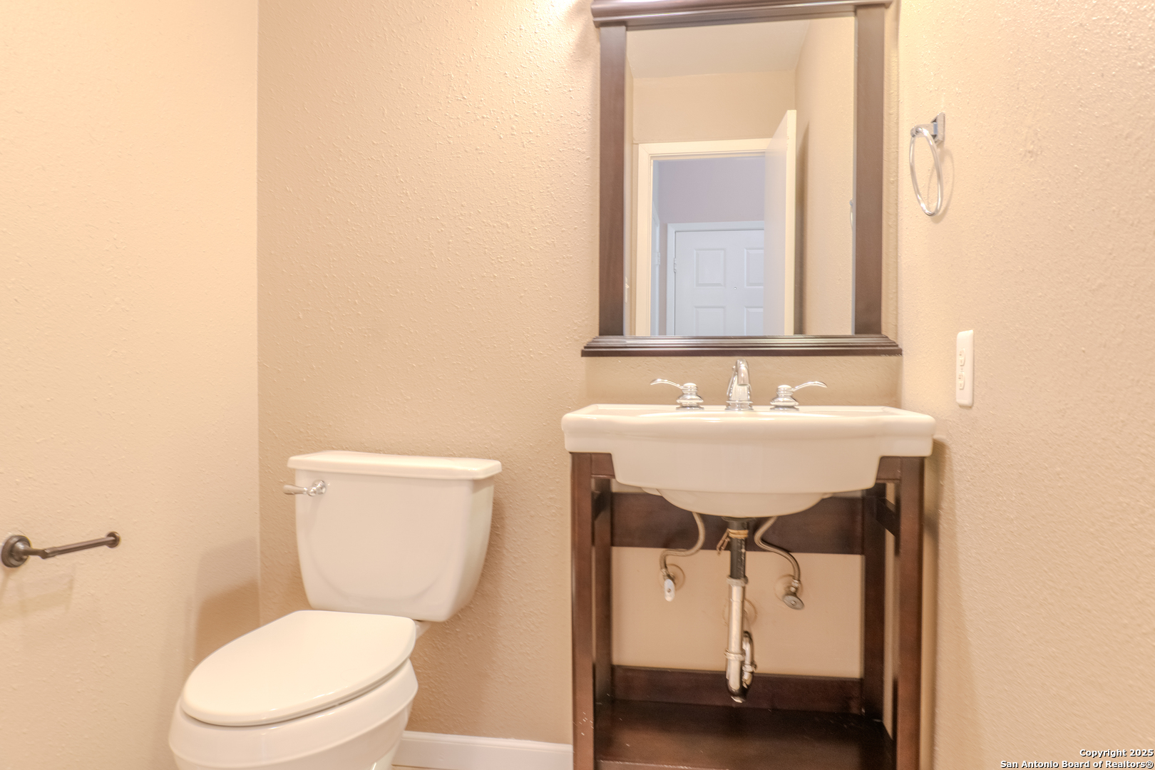 829 West Bitters Road, Unit 503 San Antonio, TX 78216 - Photo 8 of 22 a bathroom with a toilet a sink and a mirror