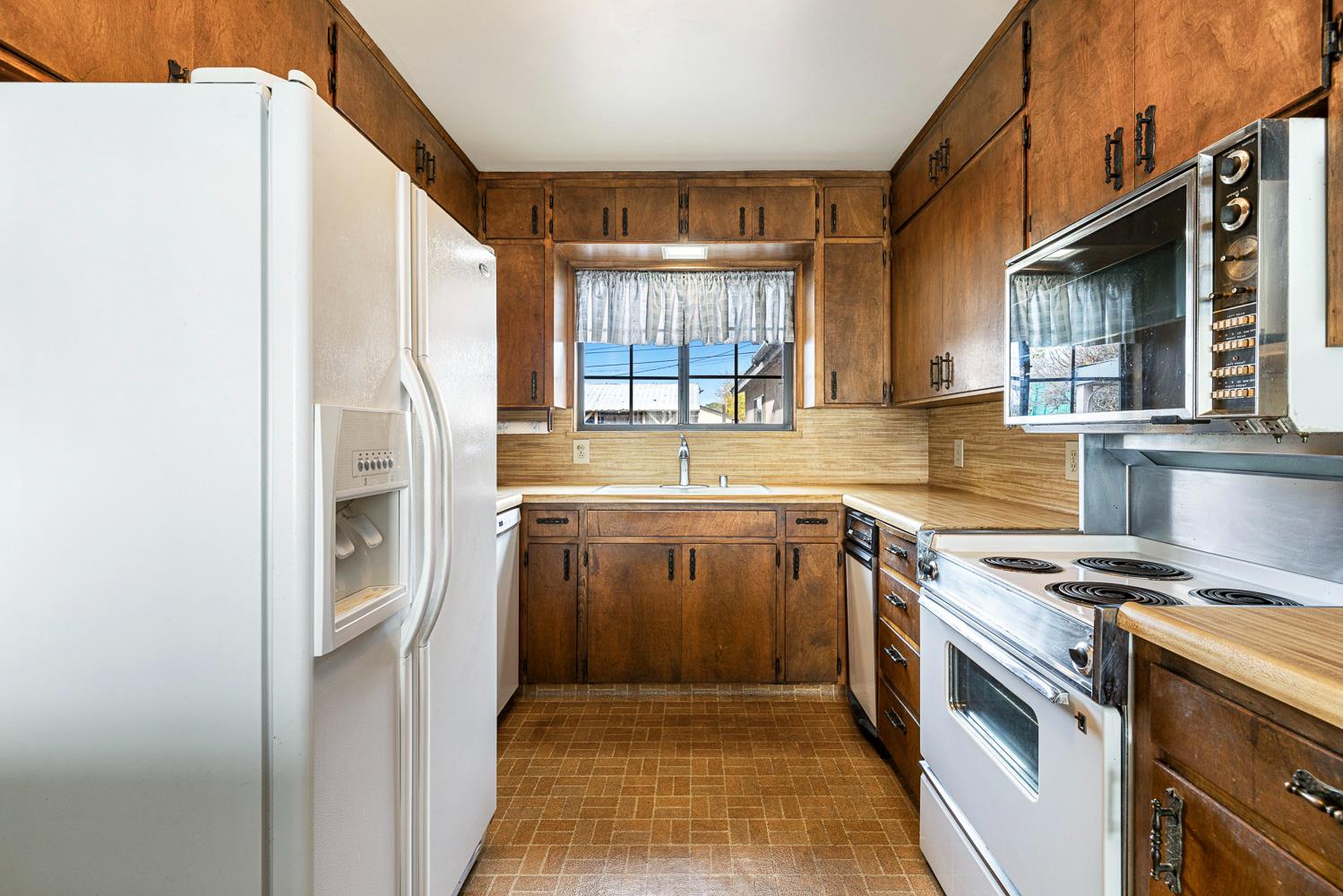 183 Harrison Street Coalinga, CA 93210 - Photo 14 of 45 a kitchen with stainless steel appliances granite countertop a stove a sink and a refrigerator