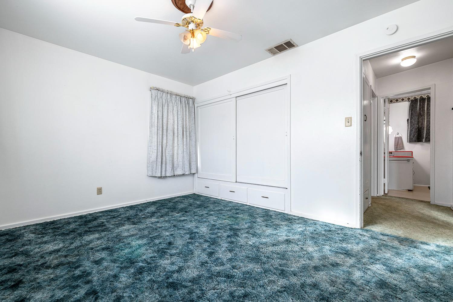 183 Harrison Street Coalinga, CA 93210 - Photo 31 of 45 an empty room with windows and cabinet