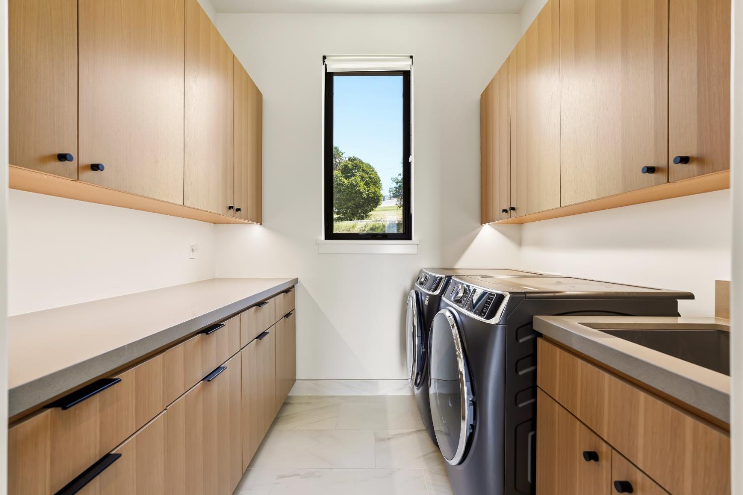 2661 Shirland Tract Road Auburn, CA 95603 - Photo 27 of 87 a utility room with dryer and washer