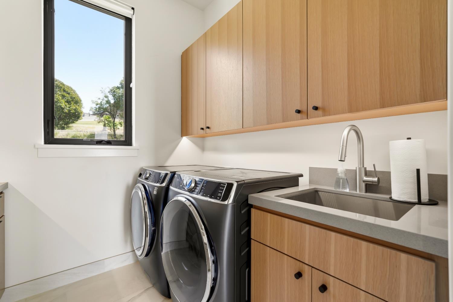2661 Shirland Tract Road Auburn, CA 95603 - Photo 28 of 87 a utility room with dryer and washer