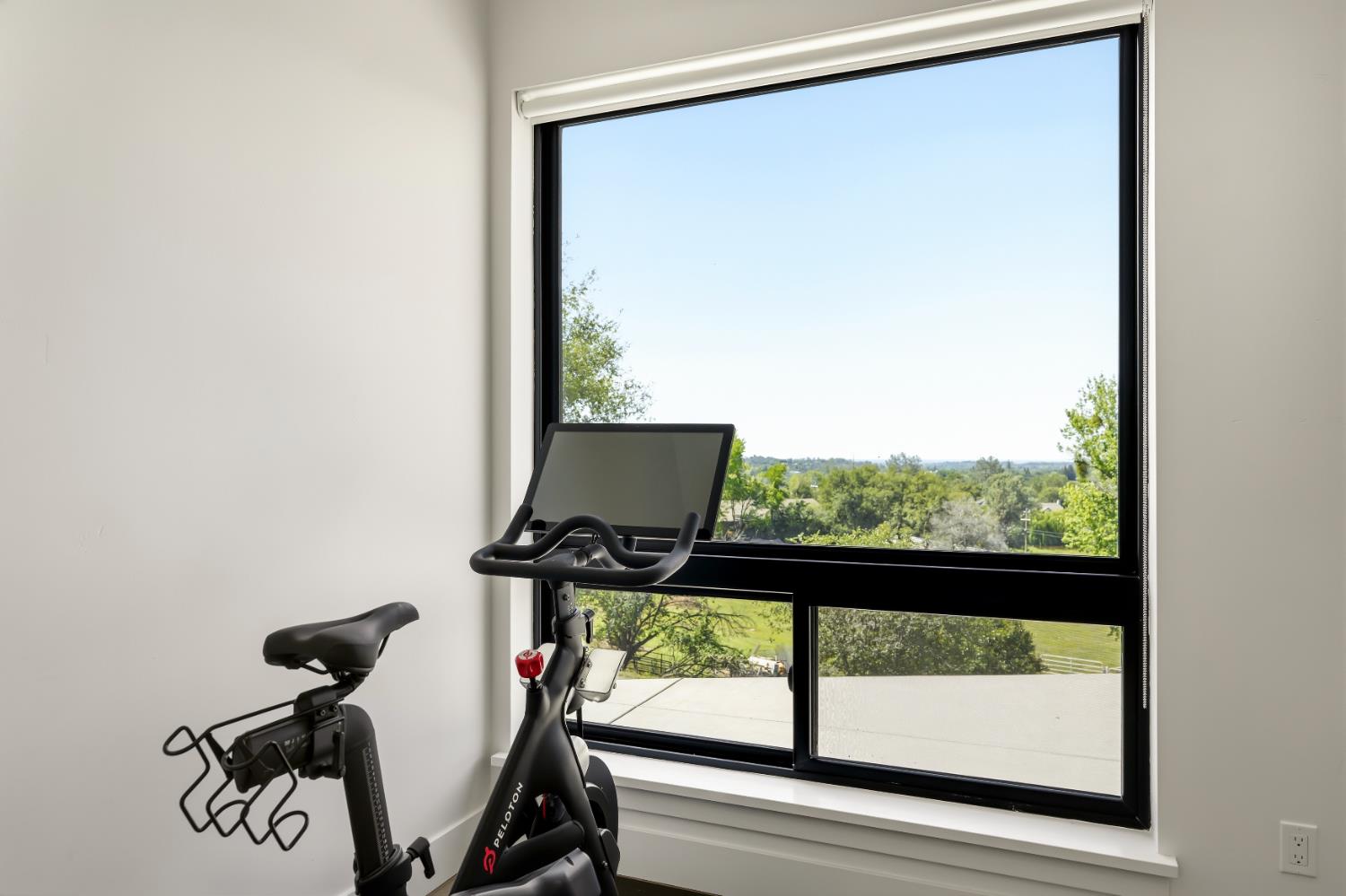2661 Shirland Tract Road Auburn, CA 95603 - Photo 64 of 87 a view of a window with sitting area