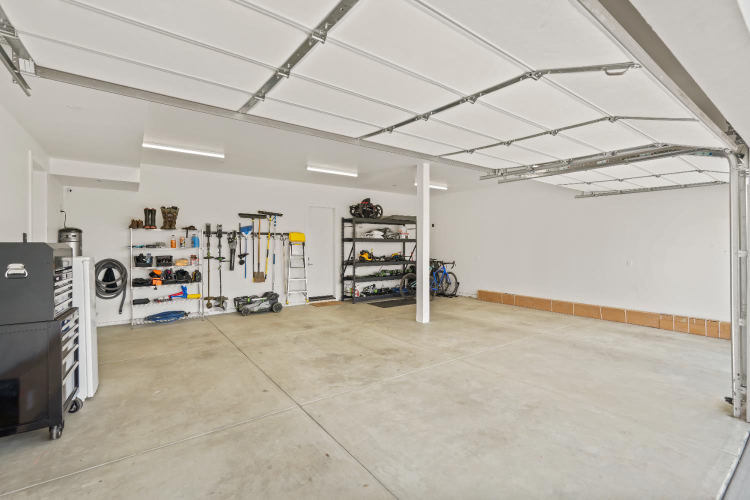 2661 Shirland Tract Road Auburn, CA 95603 - Photo 71 of 87 a view of a livingroom with gym equipment and a window
