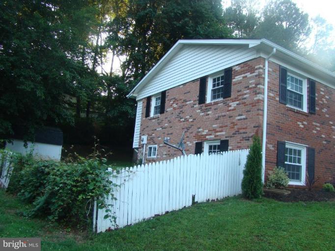 13822 Gilbert Road Woodbridge, VA 22193 - Photo 2 of 28 END STREET VIEW
