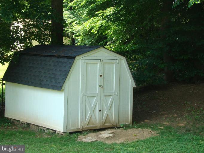 13822 Gilbert Road Woodbridge, VA 22193 - Photo 20 of 28 NEWER SHED