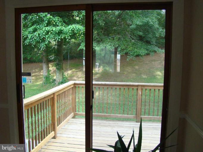 13822 Gilbert Road Woodbridge, VA 22193 - Photo 4 of 28 DINING AREA VIEW