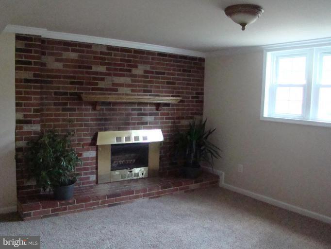 13822 Gilbert Road Woodbridge, VA 22193 - Photo 10 of 28 FAMILY ROOM