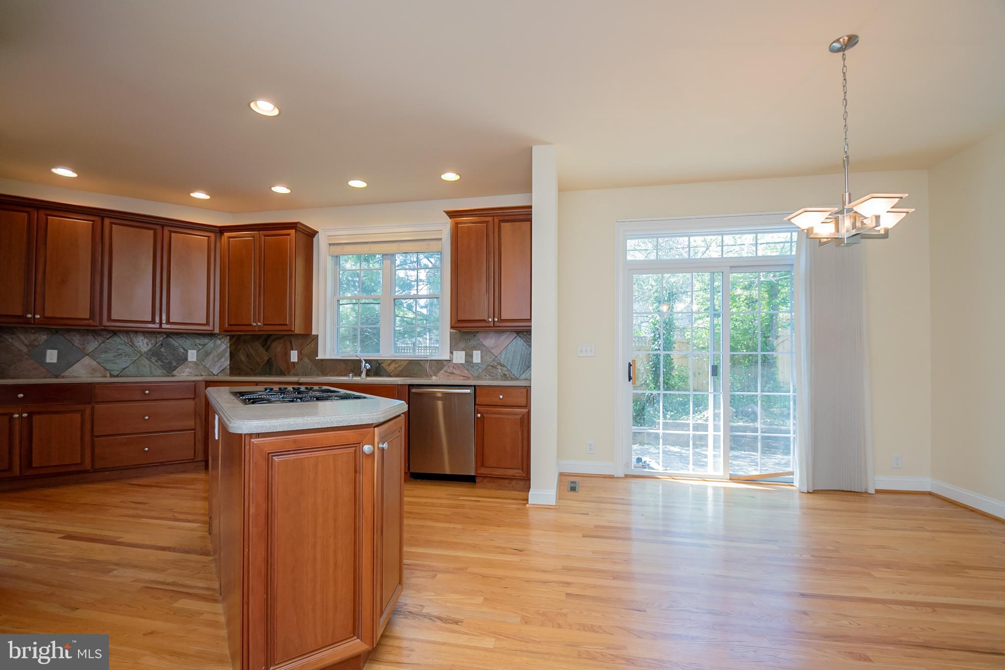 1 Carl Road Wilmington, DE 19803 - Photo 10 of 33 Tile backsplash - recess lighting