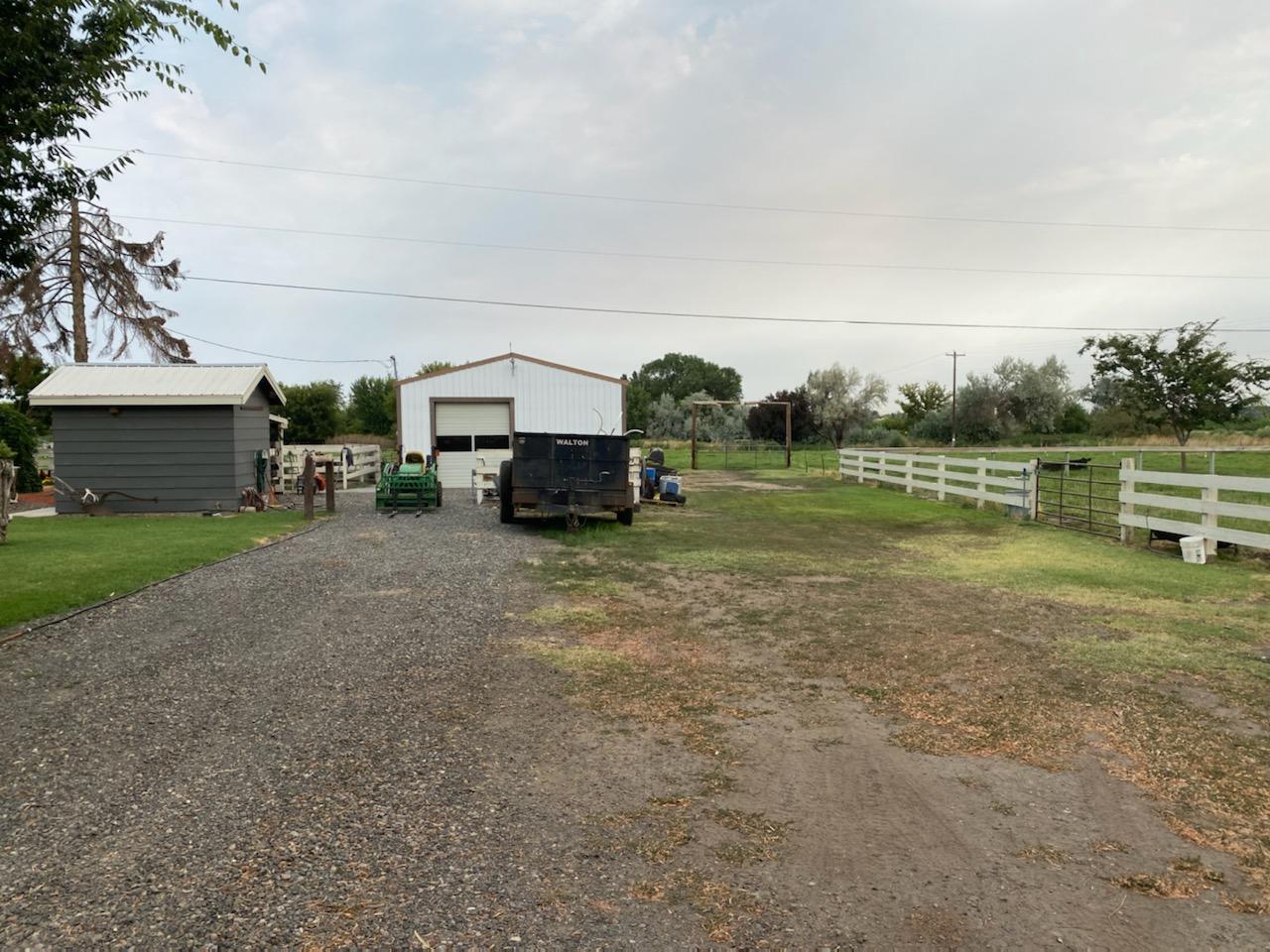 78711 Doherty Road Hermiston, OR 97838 - Photo 27 of 27 Driveway, RV Parking, shop/barn with 30 Amp RV Power & Water