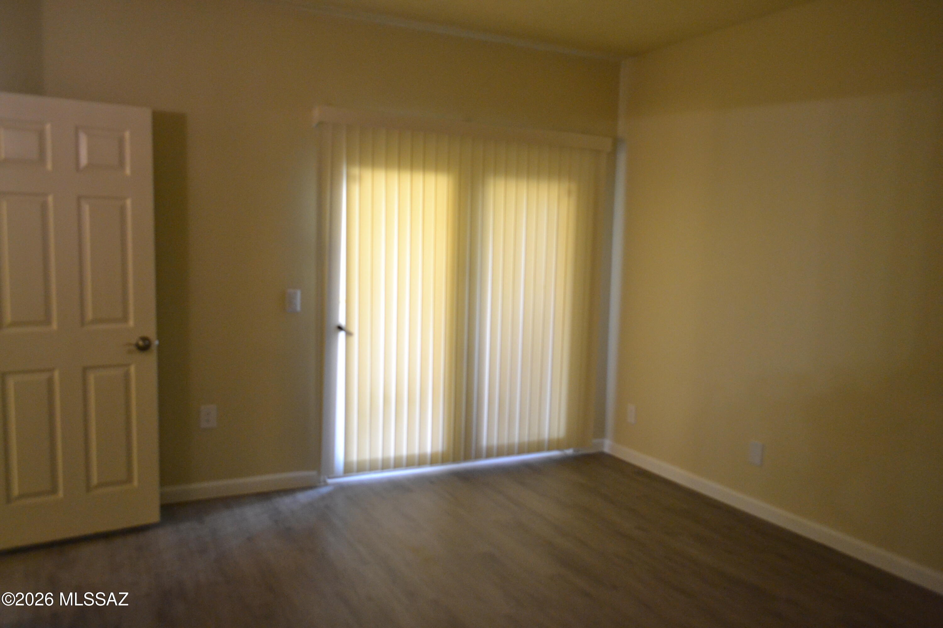 1200 East River Road, Unit D47 Tucson, AZ 85718 - Photo 10 of 13 an empty room with windows