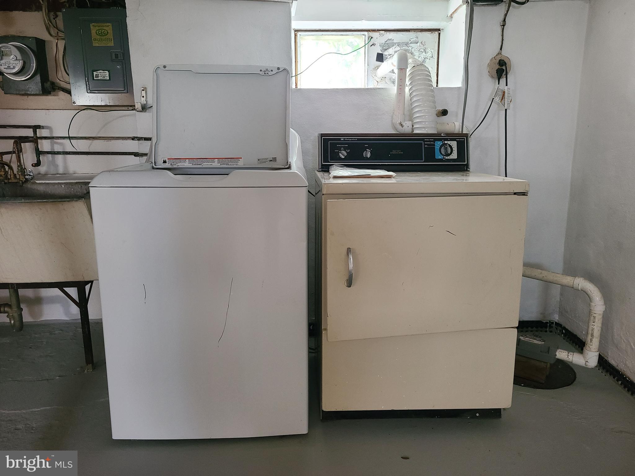 1700 Goodview Road Parkville, MD 21234 - Photo 45 of 50 a utility room with dryer and washer