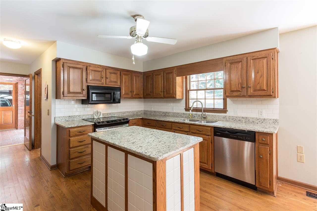 107 Furman Road Pickens, SC 29671 - Photo 4 of 33