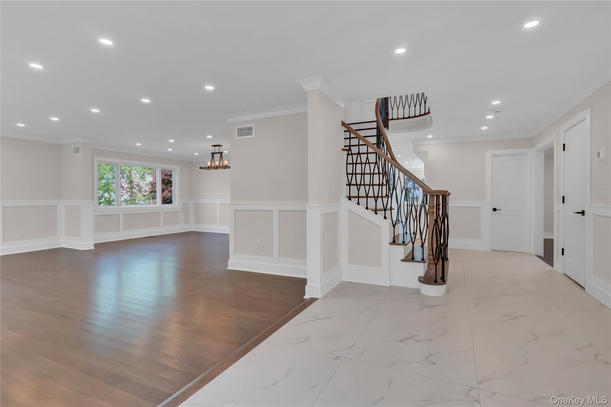 52 Woodland Road Roslyn, NY 11576 - Photo 6 of 50 Entry Foyer