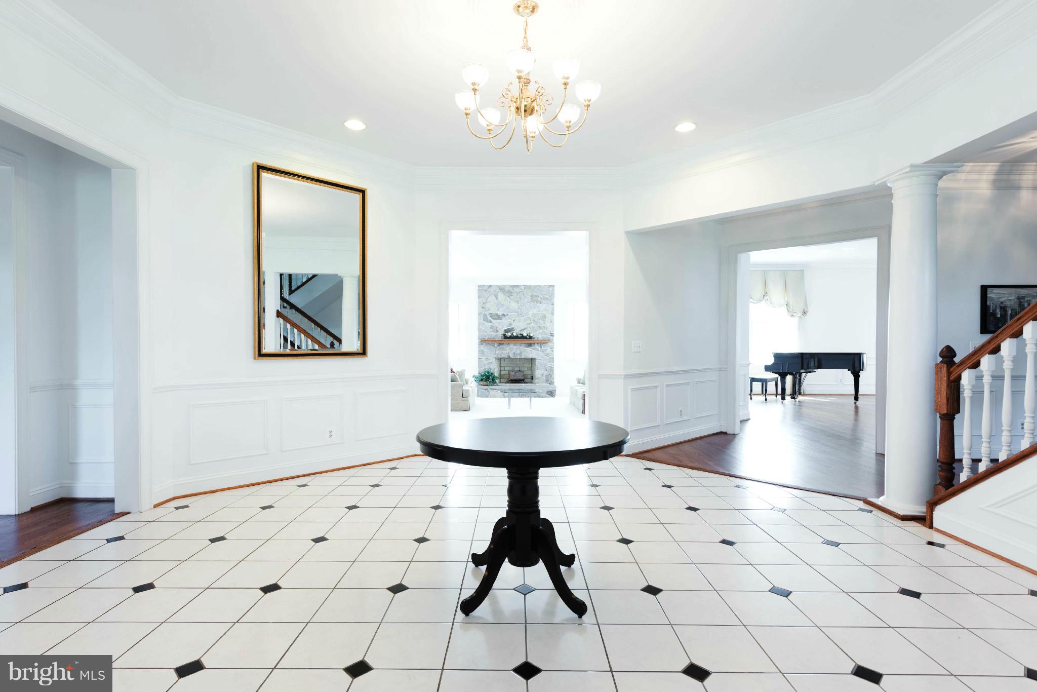 5900 Sundown Road Gaithersburg, MD 20882 - Photo 7 of 30 Foyer