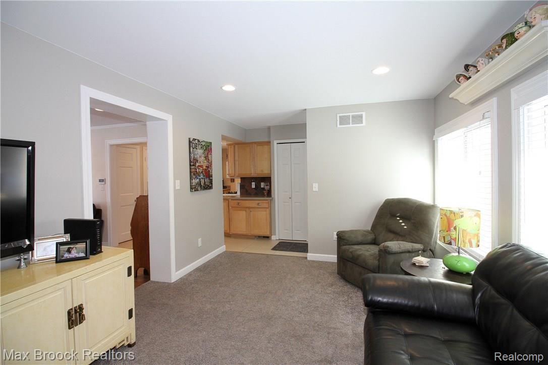 3518 Cumberland Road Berkley, MI 48072 - Photo 16 of 51 cgh-9.jpg