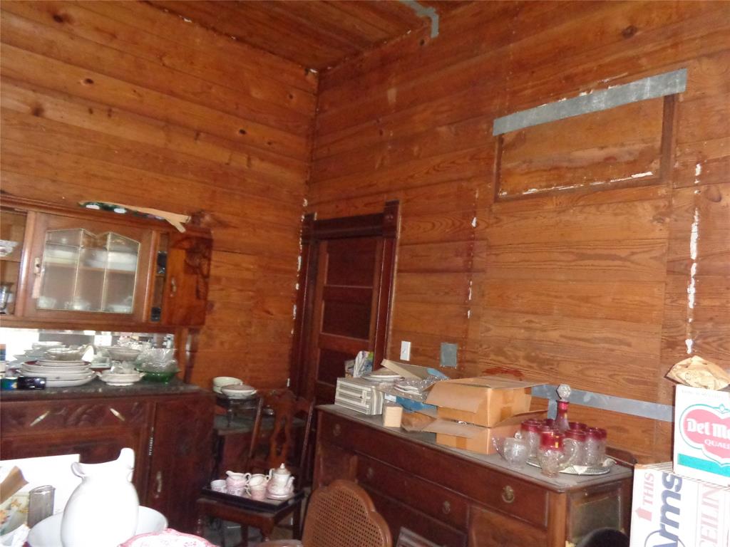 506 South 3rd Street Grandview, TX 76050 - Photo 15 of 39 a living room with furniture