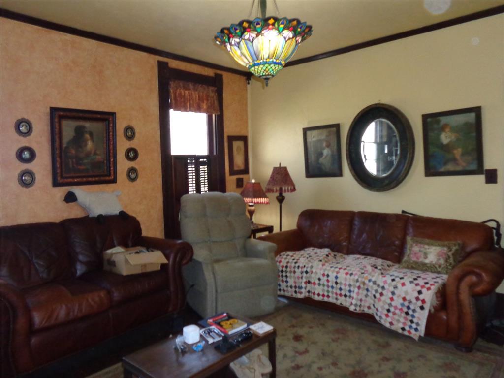 506 South 3rd Street Grandview, TX 76050 - Photo 4 of 39 a living room with furniture flowerpot and window