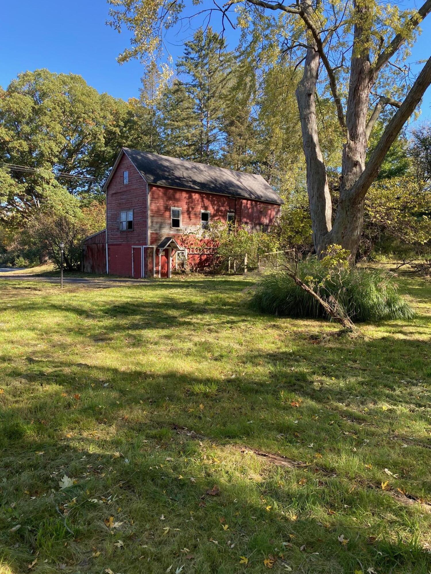 1750 West Chicago Road Niles, MI 49120 - Photo 8 of 28 Barn