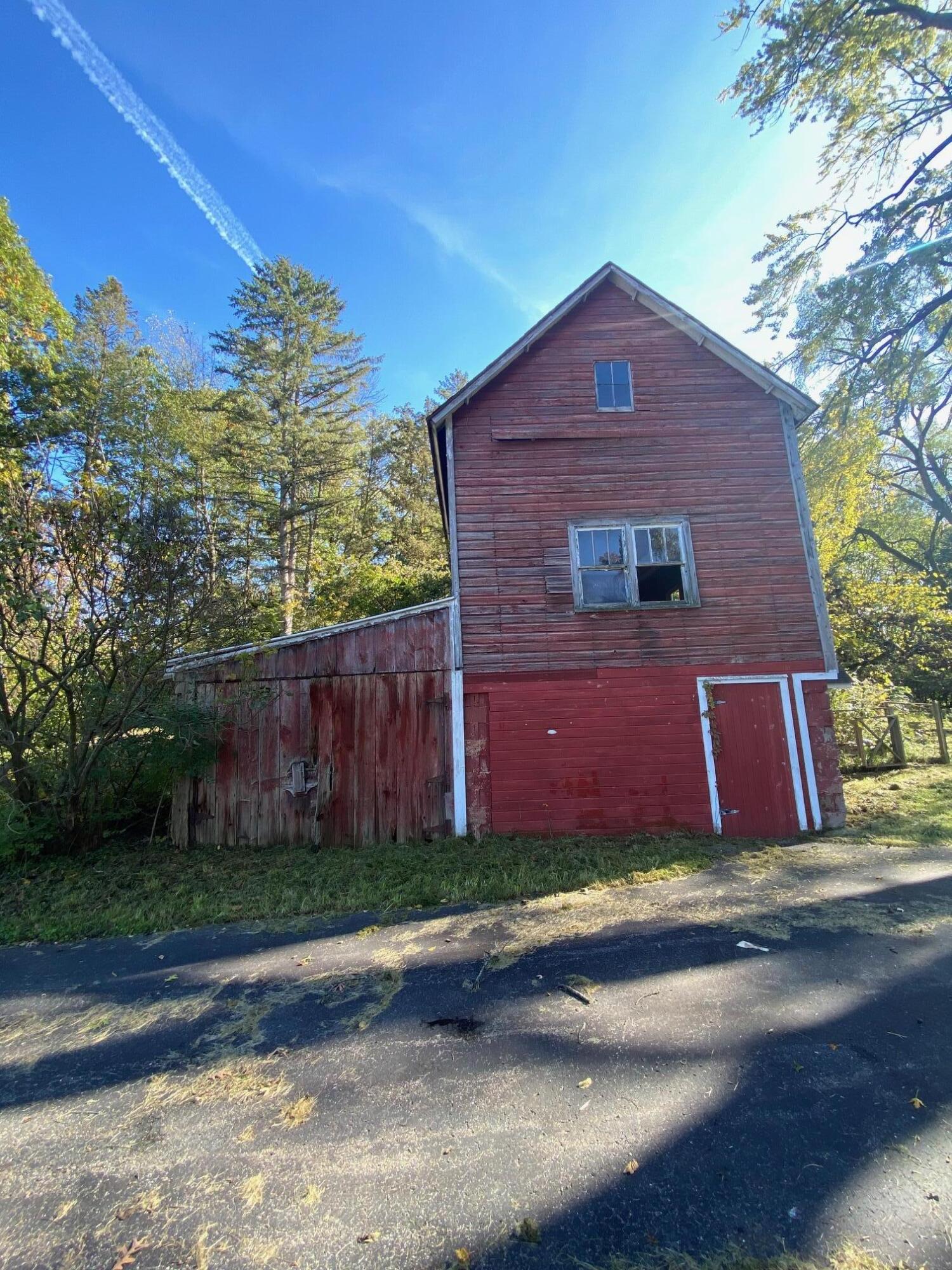 1750 West Chicago Road Niles, MI 49120 - Photo 9 of 28 Side of Barn