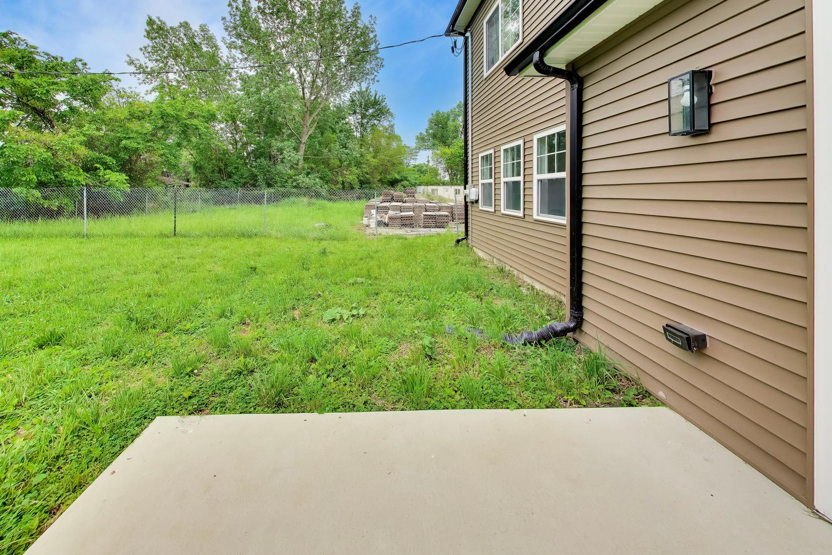 13723 South Springfield Avenue, Unit 1 Robbins, IL 60472 - Photo 6 of 36