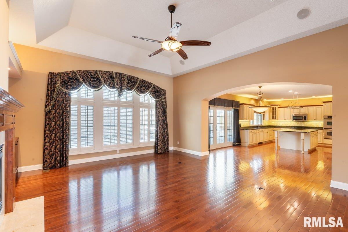 5422 Hugo Road Bettendorf, IA 52722 - Photo 8 of 65 Gallery Image 8