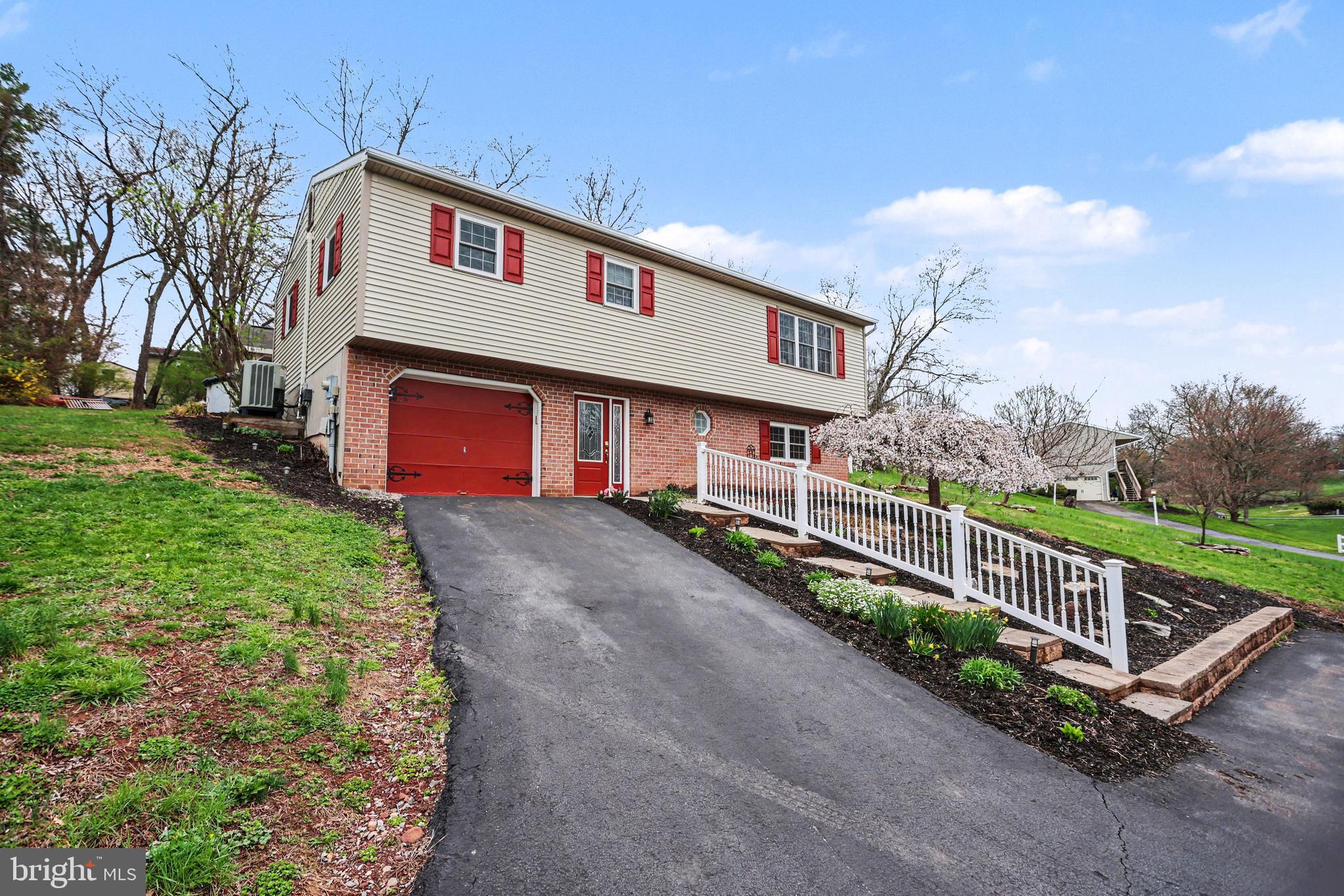 90 Eagle Lane Etters, PA 17319 - Photo 3 of 33 a front view of house with yard and green space