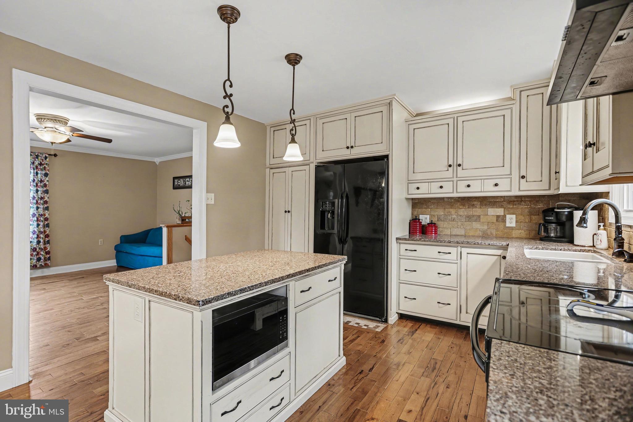 90 Eagle Lane Etters, PA 17319 - Photo 9 of 33 a kitchen with stainless steel appliances a stove a sink and a refrigerator