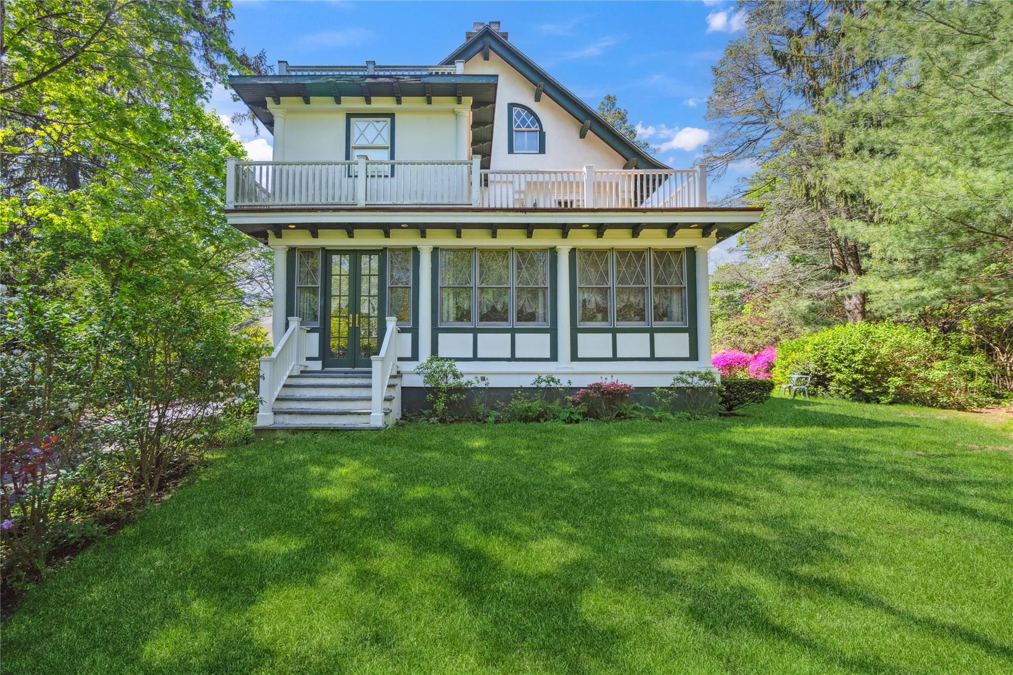 17 The Intervale Roslyn Estates, NY 11577 - Photo 30 of 33 a front view of a house with garden