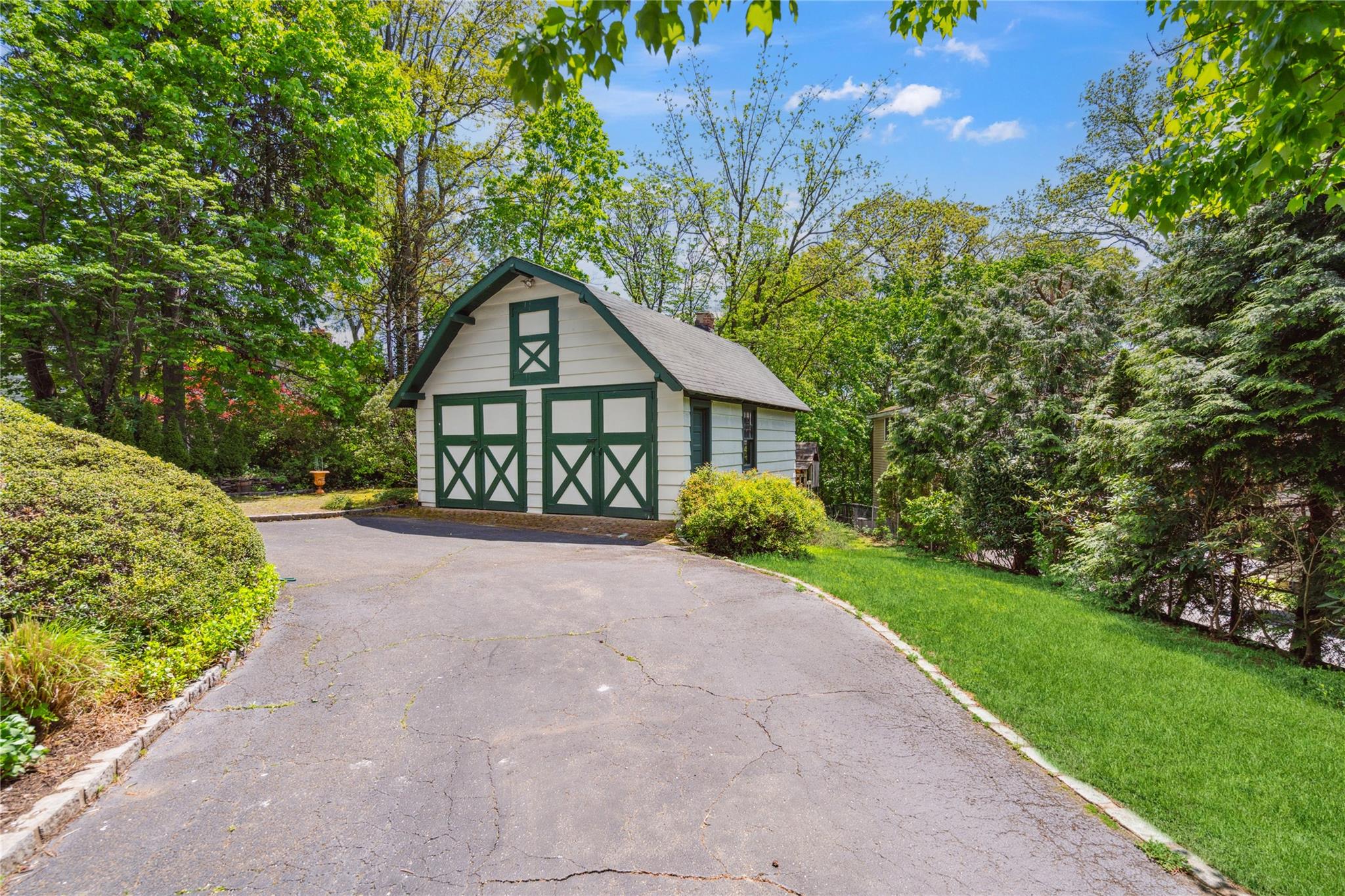 17 The Intervale Roslyn Estates, NY 11577 - Photo 32 of 33 a front view of a house with garden