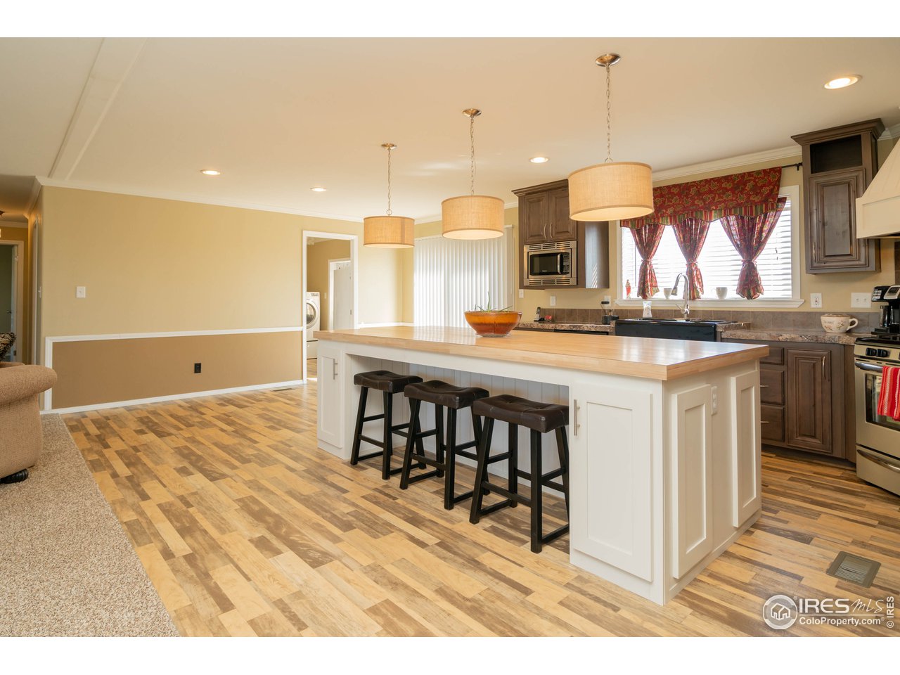 Kitchen/ Living Room