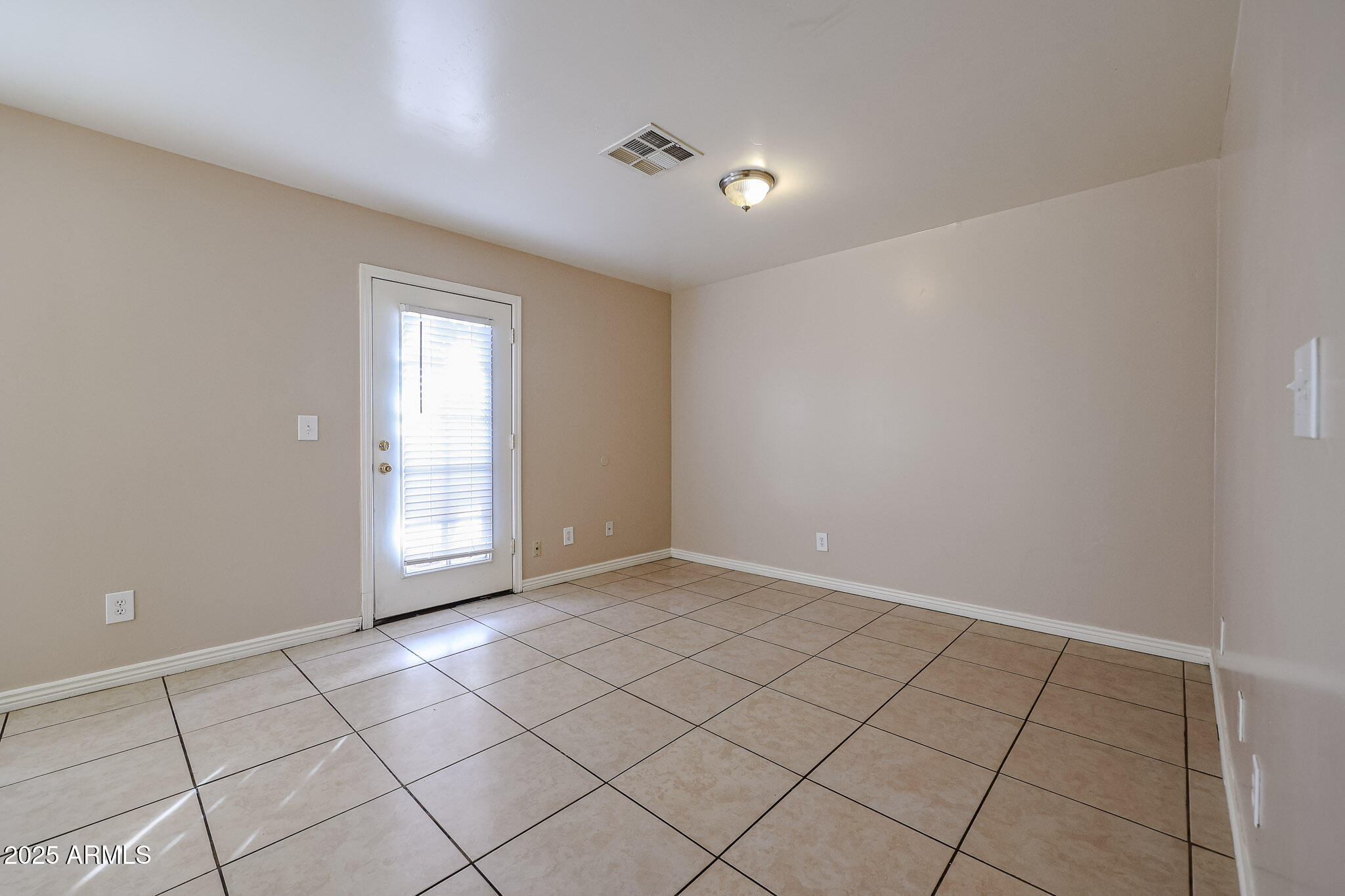 2614 East Monte Vista Road, Unit 4 Phoenix, AZ 85008 - Photo 9 of 37 B (8)