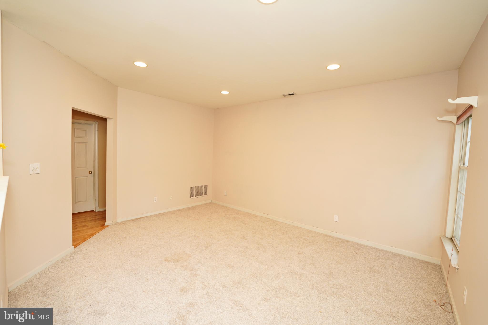 38 Sandstone Road East Windsor, NJ 08520 - Photo 19 of 41
