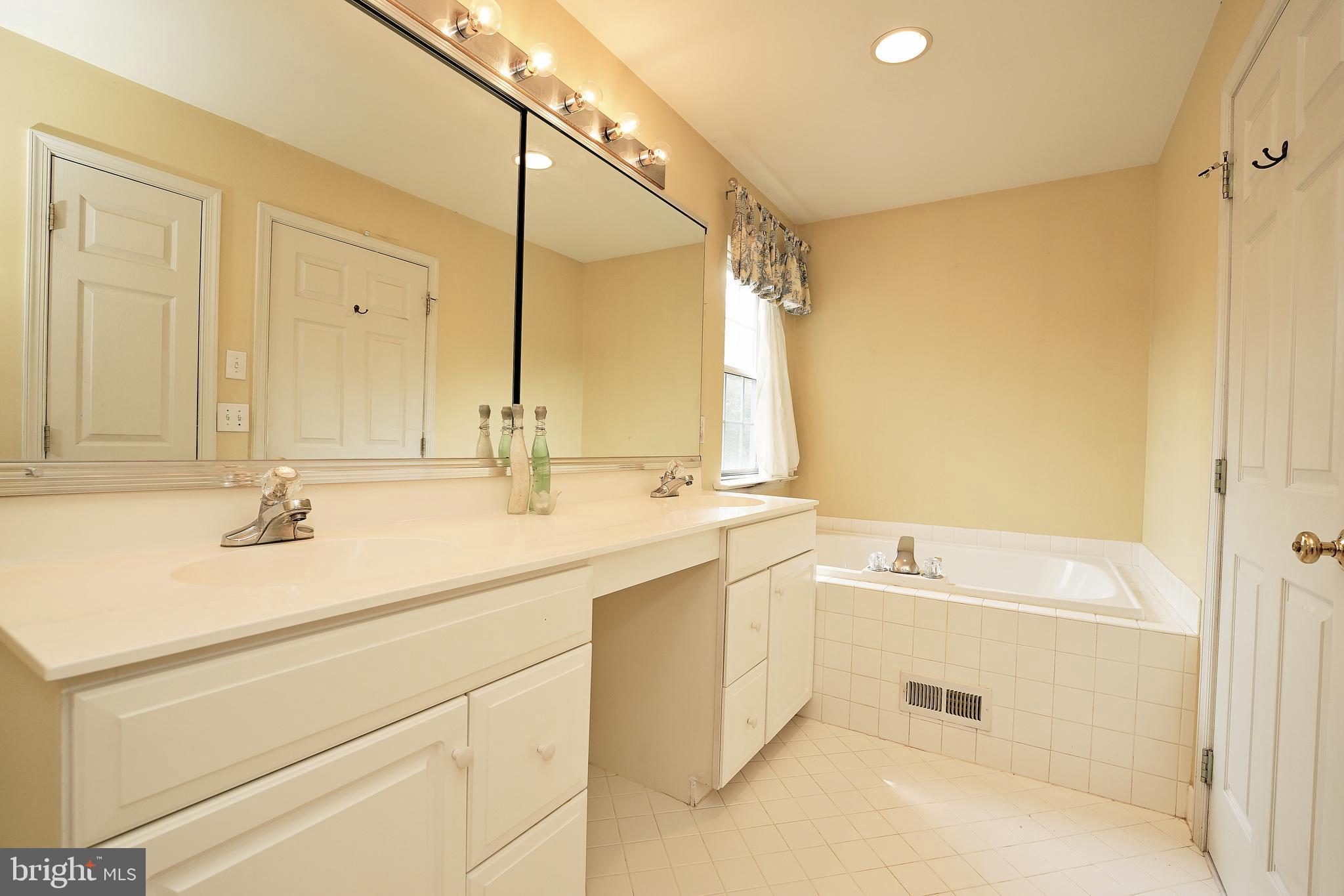 38 Sandstone Road East Windsor, NJ 08520 - Photo 29 of 41