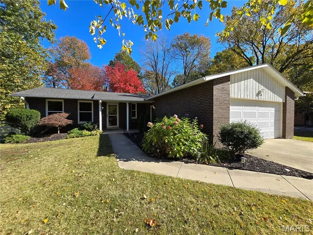 $265,500 | 58 Eastmoor Drive, Wood River, IL 62095