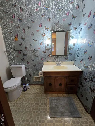 $265,500 | 58 Eastmoor Drive, Wood River, IL 62095