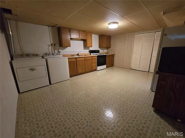 $265,500 | 58 Eastmoor Drive, Wood River, IL 62095