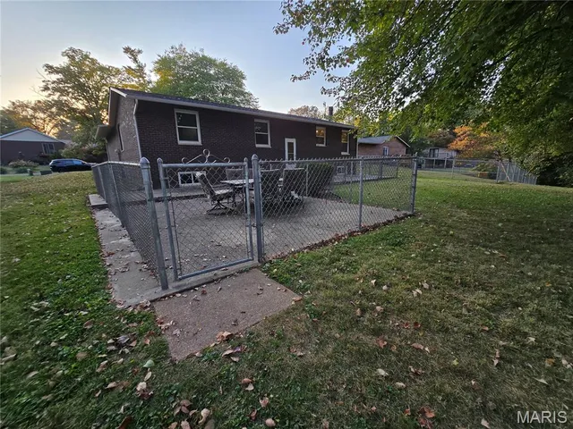 $265,500 | 58 Eastmoor Drive, Wood River, IL 62095