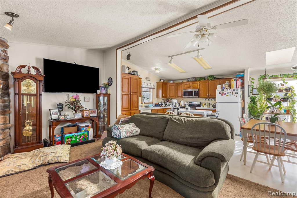 38687 Van Born Road Romulus, MI 48174 - Photo 11 of 27