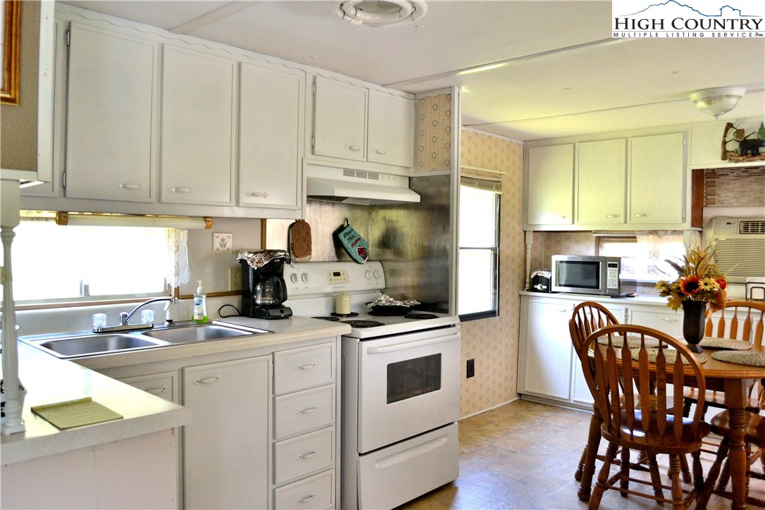 857 George McMillan Road Crumpler, NC 28617 - Photo 12 of 26 Gallery Image 12