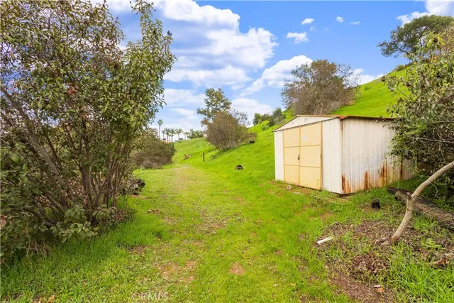 a view of a back yard of the house